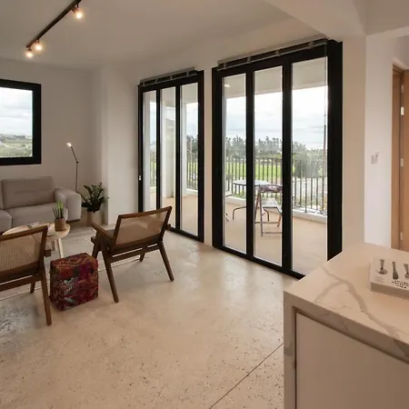 Mhouse44 * Peyia